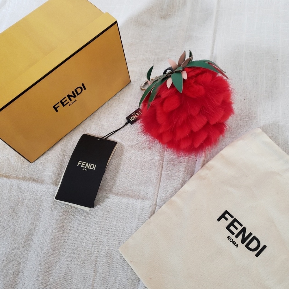 New Fendi fur key charm Ananas Charm  Volpe Shadow / Rossi + Cactus